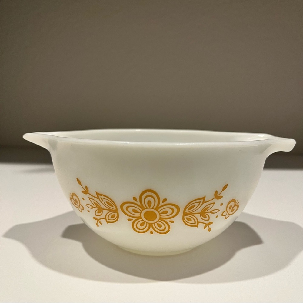 Vintage Pyrex Butterfly Gold Cinderella Mixing Bowl